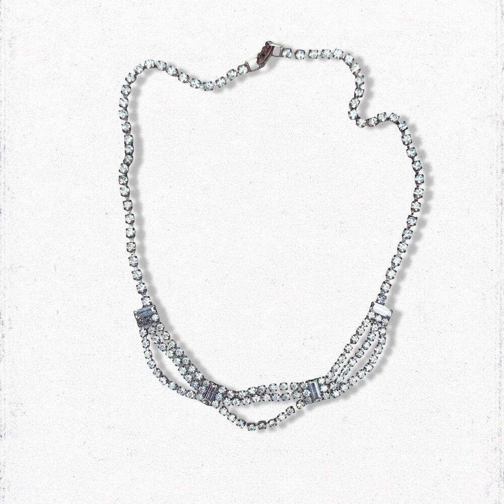 6810. Vintage Bling Necklace Pewtertone